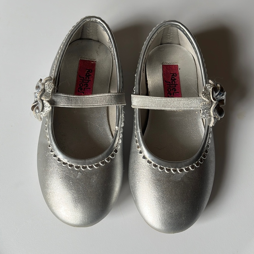 Girls dress shoes, silver with stretchy strap and flower decoration